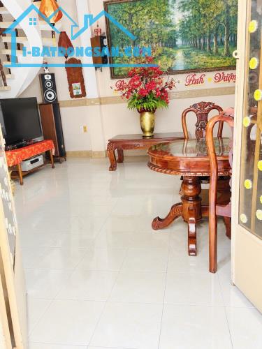 Nhà Bè - chợ Phú Xuân - 3 tầng 4 phòng ngủ - 💰 4 tỷ TL