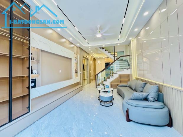 Nhà siêu đẹp kiều hạ oto đỗ cửa mới xây