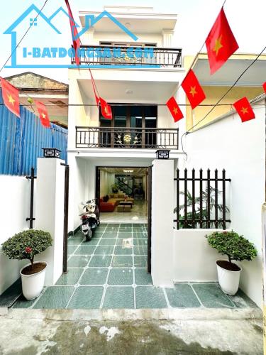 Nhà sân cổng 70m2*3 tầng, 3tỷ48 tại Trần Nguyên Hãn thông Nguyễn Văn Linh