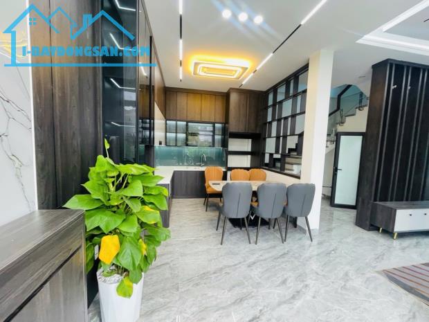 BÁN NHÀ 3 TẦNG – 50M² – Ô TÔ ĐỖ CỬA – GIÁ 2,96 TỶ