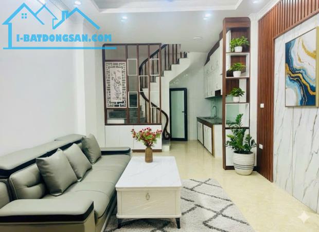 🏡🔥 NHÀ ĐẸP THẠCH BÀN – LONG BIÊN 5 TẦNG FULL NỘI THẤT GIÁ 6,2 TỶ 🔥🏡