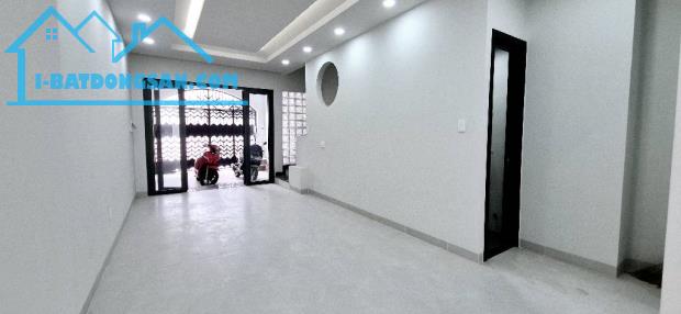 Bán nhà gần KĐT Vạn Phúc, QL13, 79m2, 3 tầng 3PN sân thượng, HXH, chỉ 6.9 tỷ