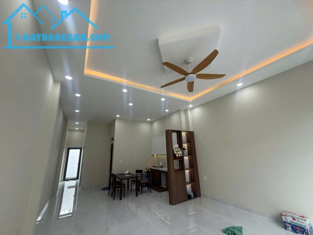 NHÀ ĐẸP - GIÁ TỐT - CHÍNH CHỦ Cần Bán Nhà Vị Trí Đẹp Tại Khu Phố Tân Chủ, Phường Cao