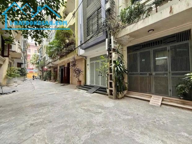 Bán Nhà Phố Tôn Thất Thiệp, Ba Đình - oto đỗ cửa - 51m2 x 4 Tầng - Khu Quân Đội - SDCC