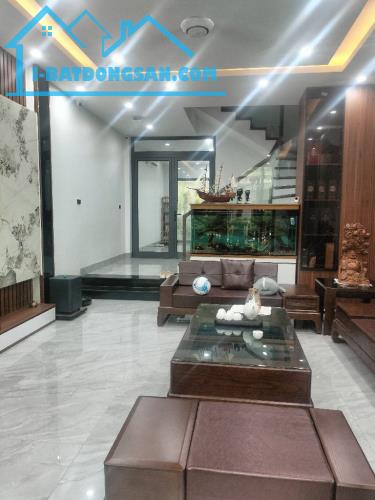 **Bán nhà Phú Diễn 80m², vỉa hè ô tô tránh, 2 thoáng – Nhà đẹp, giá thương lượng**