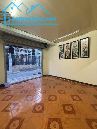 NHÀ HẺM Ô TÔ GẦN BIỂN HÒN CHỒNG P.BẮC NHA TRANG
