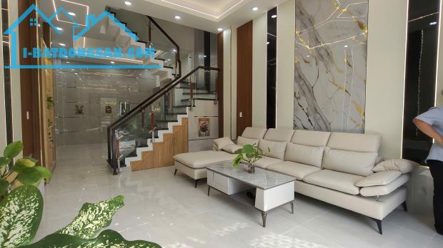 Aeon Tân Phú nhà 4 tầng mới xây, ngang lớn 4.5m không lộ giới, ô tô đổ cửa chỉ 6đ nhỏ