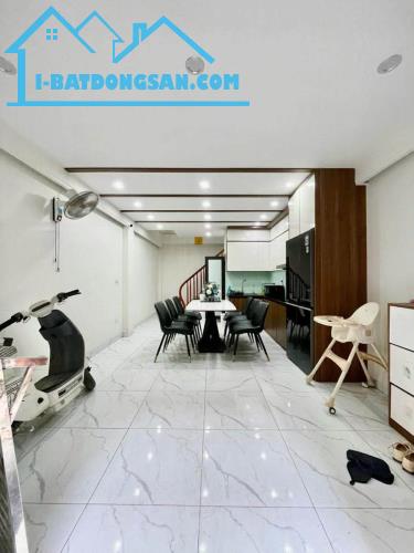 BÁN NHÀ PHỐ TRƯƠNG ĐỊNH – GIÁP NHỊ, LÔ GÓC 2 MẶT NGÕ THÔNG, Ô TÔ ĐỖ CỬA, NHÀ ĐẸP 6 TẦNG.