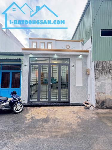 Nhà mặt tiền gần chợ đàu mối Hóc Môn, 4,5x13m, cấp bốn 3 PN, giá 3,75 Tỷ