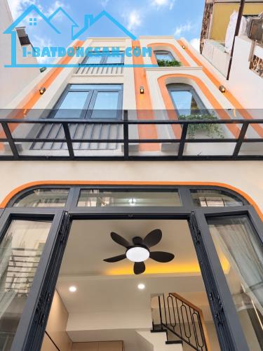 Bán gấp nhà mới đường Phan Xích Long, phường 1, quận Phú Nhuận, 4 tầng, giá 4 tỷ 750 triệu