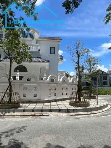 Nhà phố liền kề diện tích 180m2 không gian sống rộng mở tại KDC 13E