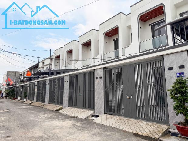SIÊU PHẨM NHÀ PHỐ SỔ RIÊNG THỔ CƯ HOÀN CÔNG NGAY QL51