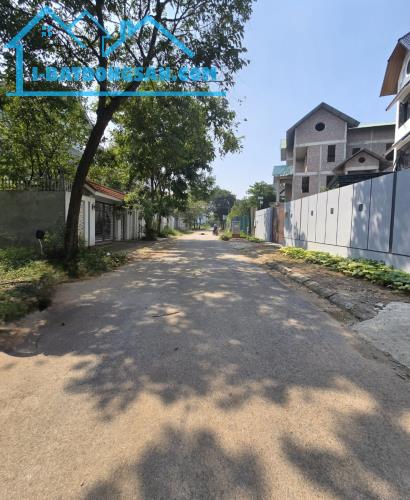 Biệt thự nhà vườn ở luôn KĐT Hà Phong - Hà Nội. + DT: 298m mặt tiền 14.6m. + Thiết kế: 3 T