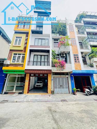 Nhà đẹp nội thất cao cấp đường ô tô tránh nhau khu TDC Thượng Thanh DT 50m2 . Giá 15 tỷ