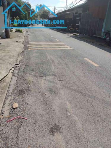 Nhà Ngộp! Sổ hồng riêng Bà Điểm- hóc môn- xe hơi vào tận cửa- (5x16)m-3,8 tỷ