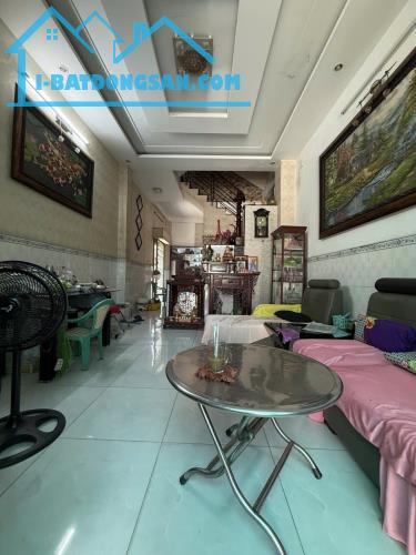 MẶT TIỀN KINH DOANH CĂN GÓC, ĐỐI DIỆN TRUNG TÂM VĂN HÓA THỂ THAO BÌNH TRỊ ĐÔNG