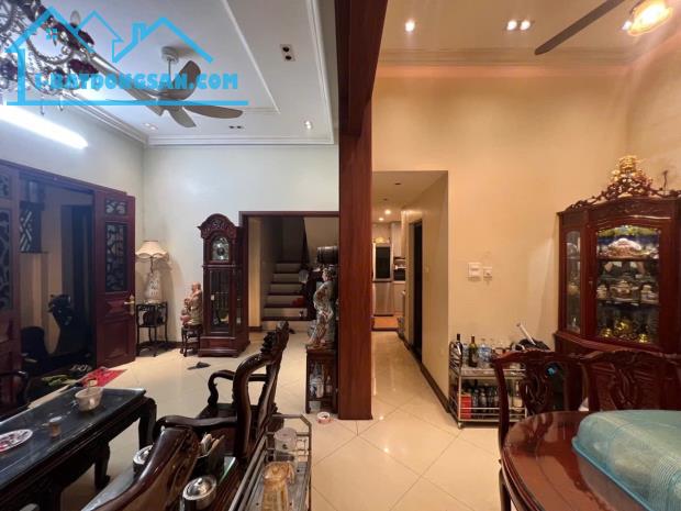 Lê Hồng Phong - Lô góc 72m² MT 8,6m - 3 gác tránh thông - Sát phố, gần Lăng Bác - 19,8 tỷ