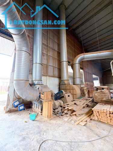 X194 bán nhà xưởng khu vực tập chung sản xuất nhiều công ty gỗ, dân cư ở kín đông đúc