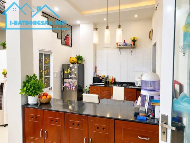 ► Lô Góc Kiệt thẳng 15m ra MT Hải Sơn, Lõi Hải Châu, 45m2, ngang 6.5m, 3PN, 3.x tỷ vừa