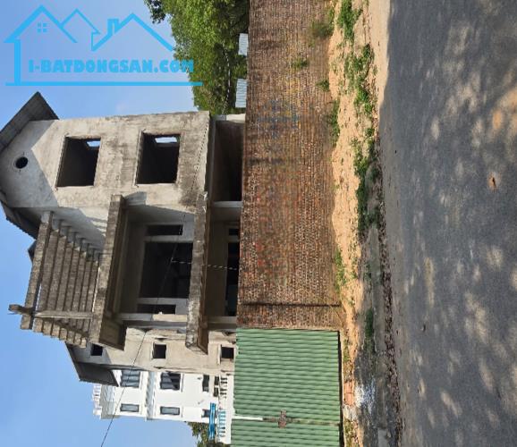 Biệt thự xây thô 3 tầng đường 13.5m + DT: 304m mặt tiền 15m + Tại KĐT mới Hà Phong. Nhà vi