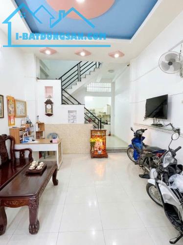 Nhà Tân Bình - Lạc Long Quân, 4 tầng ở ngay - CHDV- ngang hơn 5m - dài 15m - hơn 9 tỷ