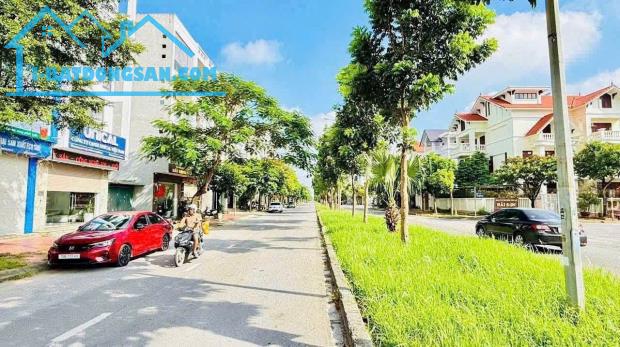 Bán đất lô góc mặt đường Hoàng Quốc Việt, ph Thanh Bình, TP HD, 75m2, mt rộng, 5.x tỷ