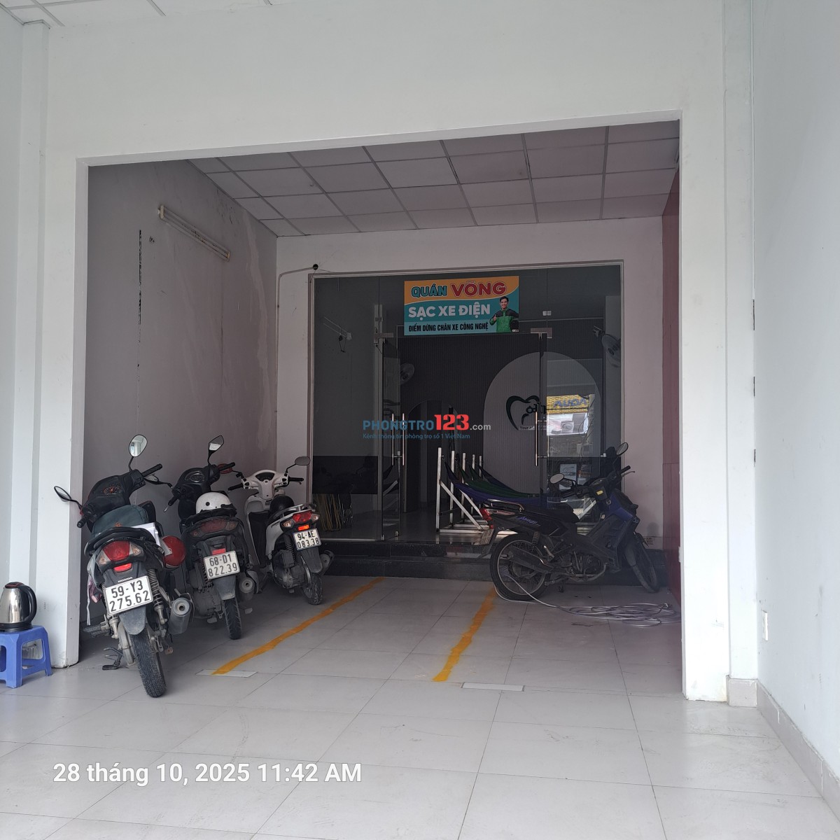 Cho thuê phòng trong nhà mặt tiền 878C đường Hà Huy Giáp đối diện điện máy Xanh