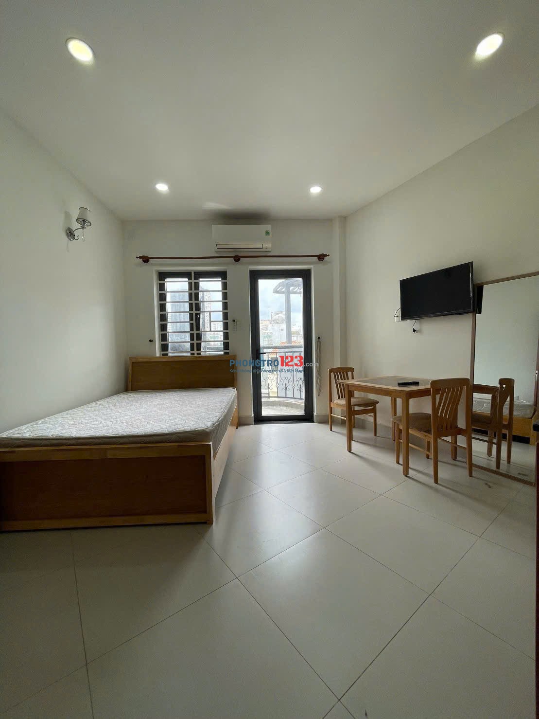 Cho thuê phòng rộng mới, ban công lớn, full nội thất – Phan Xích Long, Phú Nhuận gần Quận 1, Quận 3