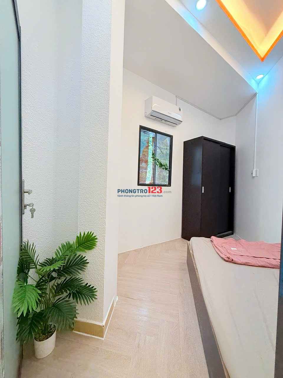 Cho thuê căn hộ 2PN tách bếp, ban công, full nội thất Bình Thạnh