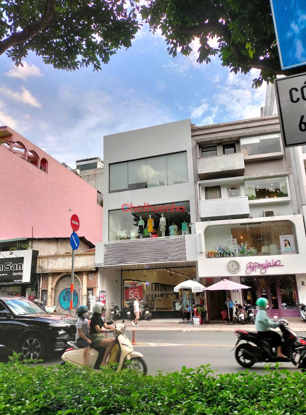 CHO THUÊ NHÀ MẶT TIỀN ĐƯỜNG HAI BÀ TRƯNG, QUẬN 3 - NGANG 8M - DTSD 530M2
