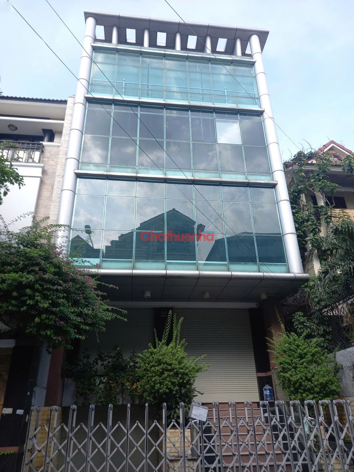 CHO THUÊ NGUYÊN CĂN NHÀ MẶT TIỀN SỐ 46 ĐƯỜNG HOA ĐÀO, PHƯỜNG 2, QUẬN PHÚ NHUẬN