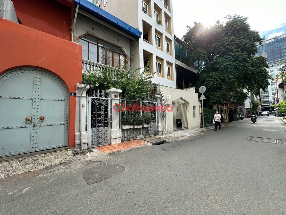 CHO THUÊ NHÀ ĐƯỜNG NGÔ VĂN NĂM (200M2) - GẦN CẦU BASON, QUẬN 1