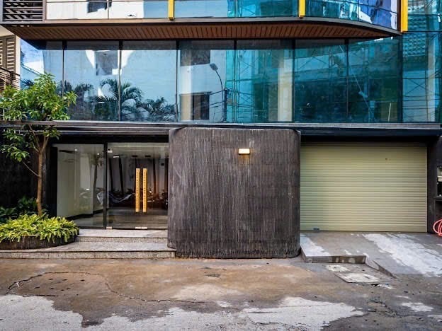 Bán gấp nhà phố thương mại Đào Duy Anh, Phú Nhuận, 7 tầng, ngang khủng 10m, chỉ 37 tỷ, ngộp bank