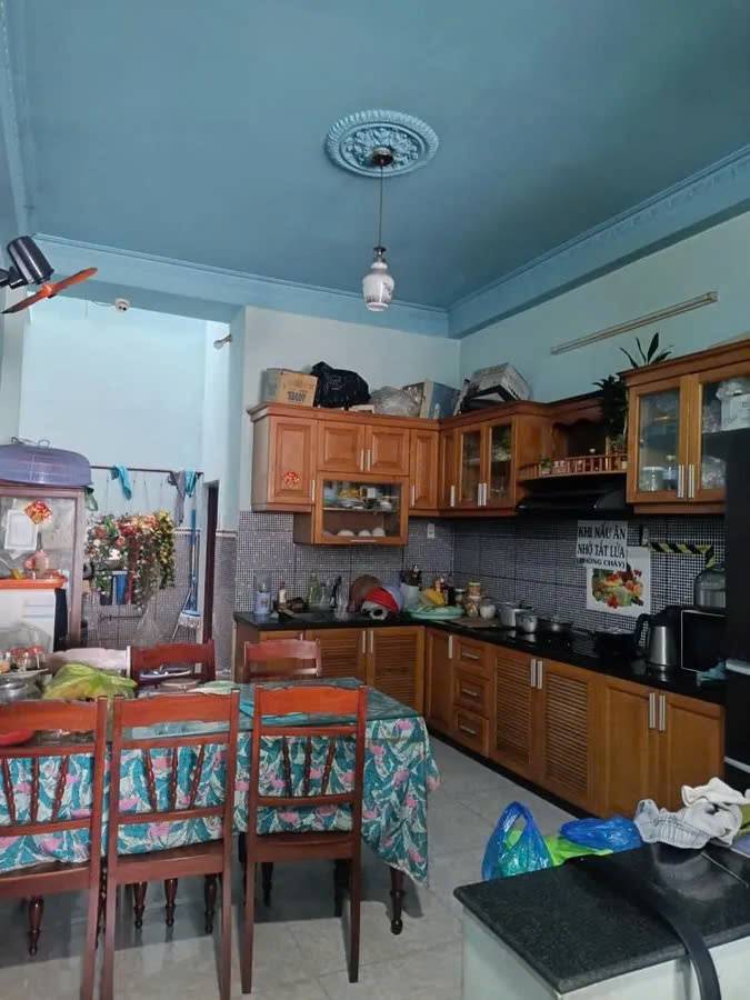 Nhà 3 tầng mặt tiền Cách Mạng, 70m², 4x18m, 4PN, vỉa hè rộng, chỉ 10 tỷ TL