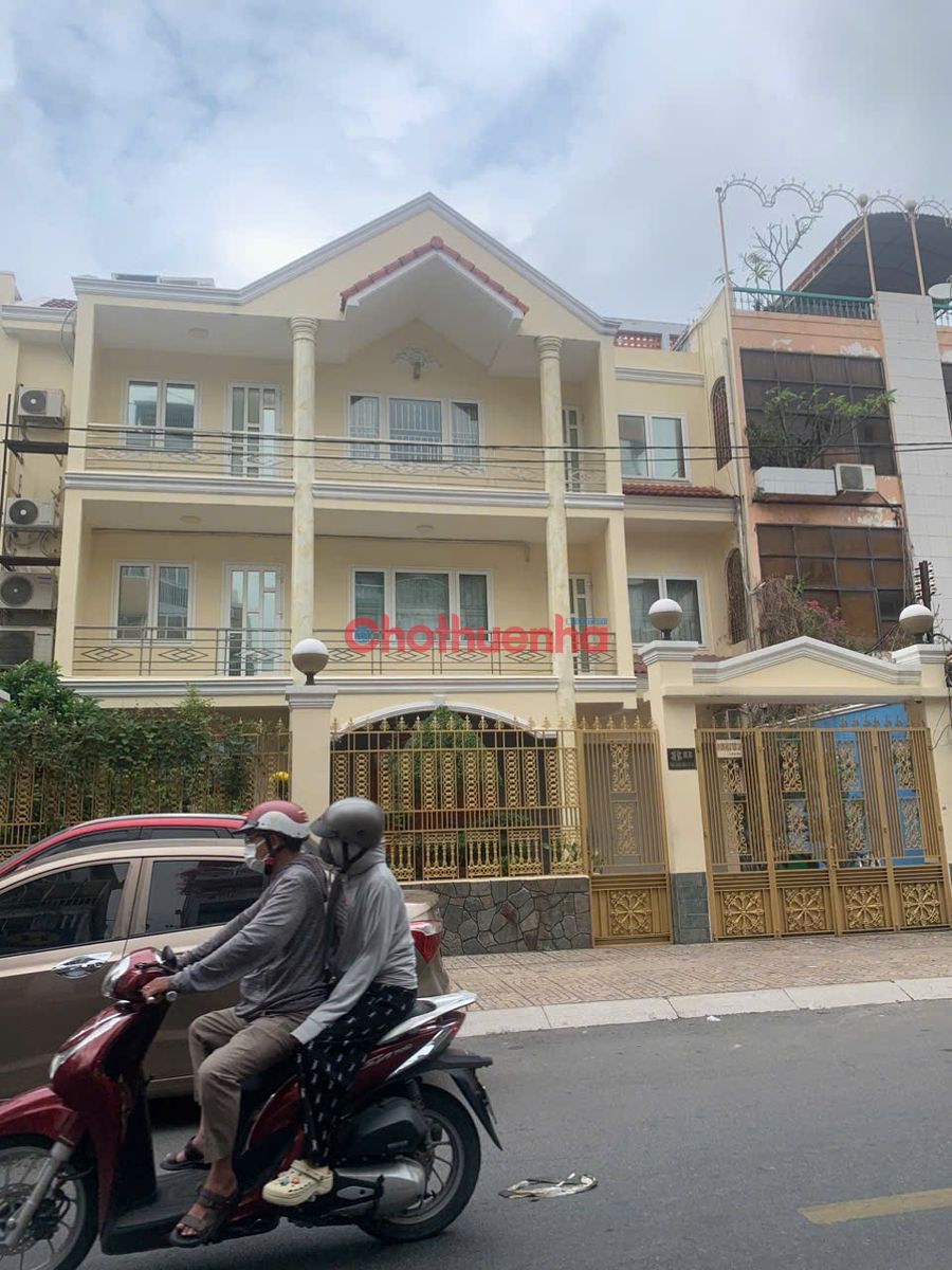 CHO THUÊ BIỆT THỰ MẶT TIỀN ĐƯỜNG TRẦN QUANG DIỆU, QUẬN 3 - NGANG 13M - DTSD 600M2