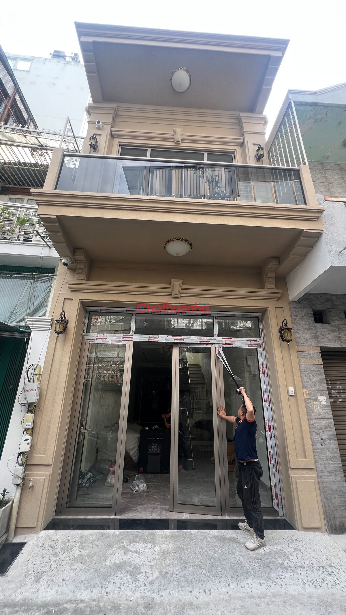 CHO THUÊ NHÀ MẶT TIỀN ĐƯỜNG HUYỀN QUANG, TÂN ĐỊNH - NHÀ MỚI ĐẸP