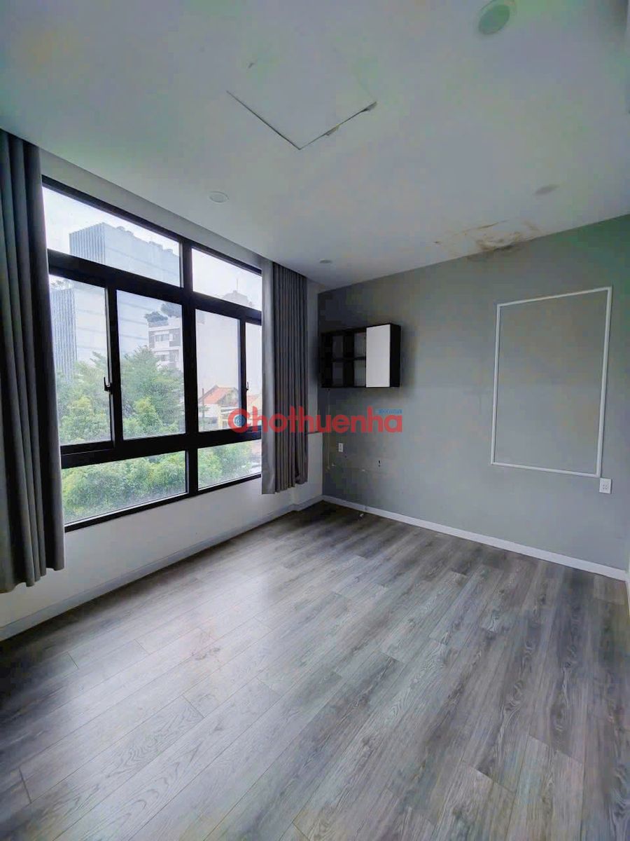 CHO THUÊ NHÀ MẶT TIỀN TRẦN HỮU TRANG, PHÚ NHUẬN - CÓ SÂN ĐỂ XE RỘNG RÃI