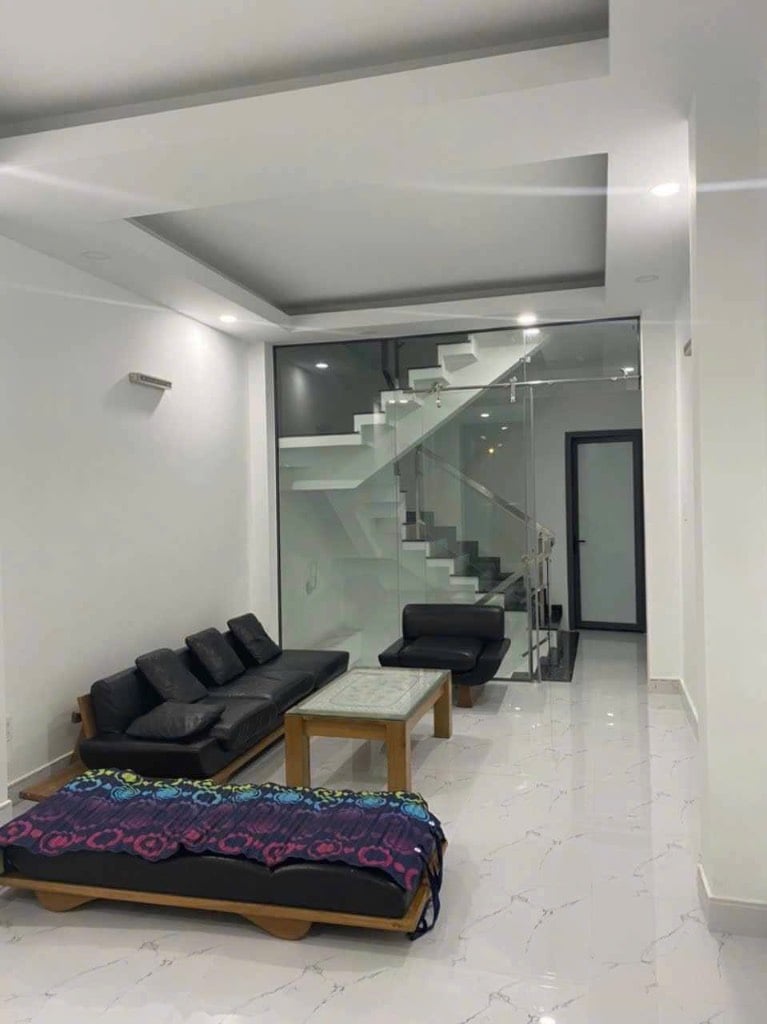 Bán nhà mặt tiền Lý Chính Thắng, Quận 3, khu kinh doanh nhộn nhịp, 3,5 x 16m, chỉ 19,5 tỷ