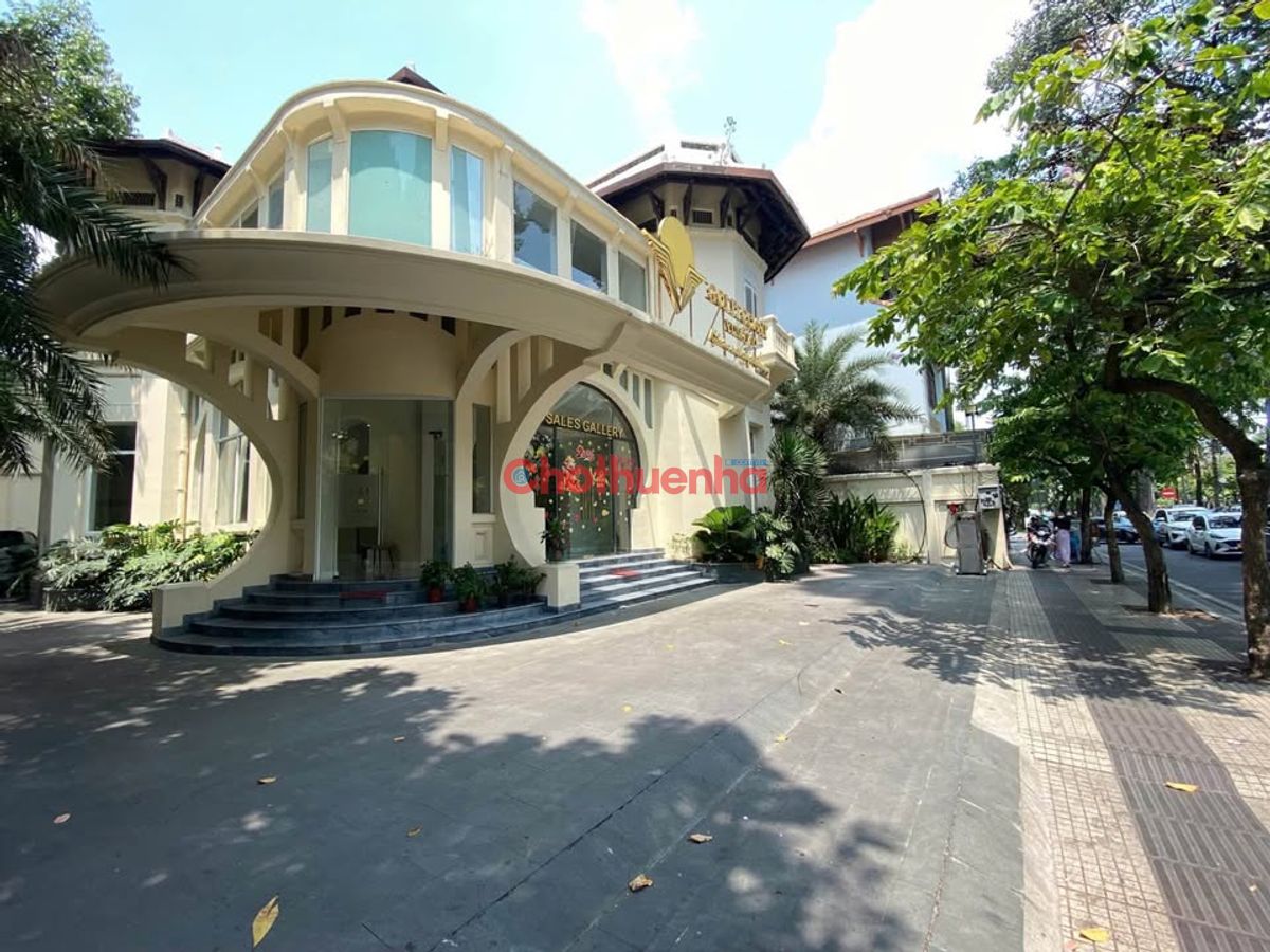 CHINH CHỦ CHO THUÊ VILLA SÂN VƯỜN NGAY TRUNG TÂM ĐƯỜNG NAM KỲ KHỞI NGHĨA QUẬN 3.