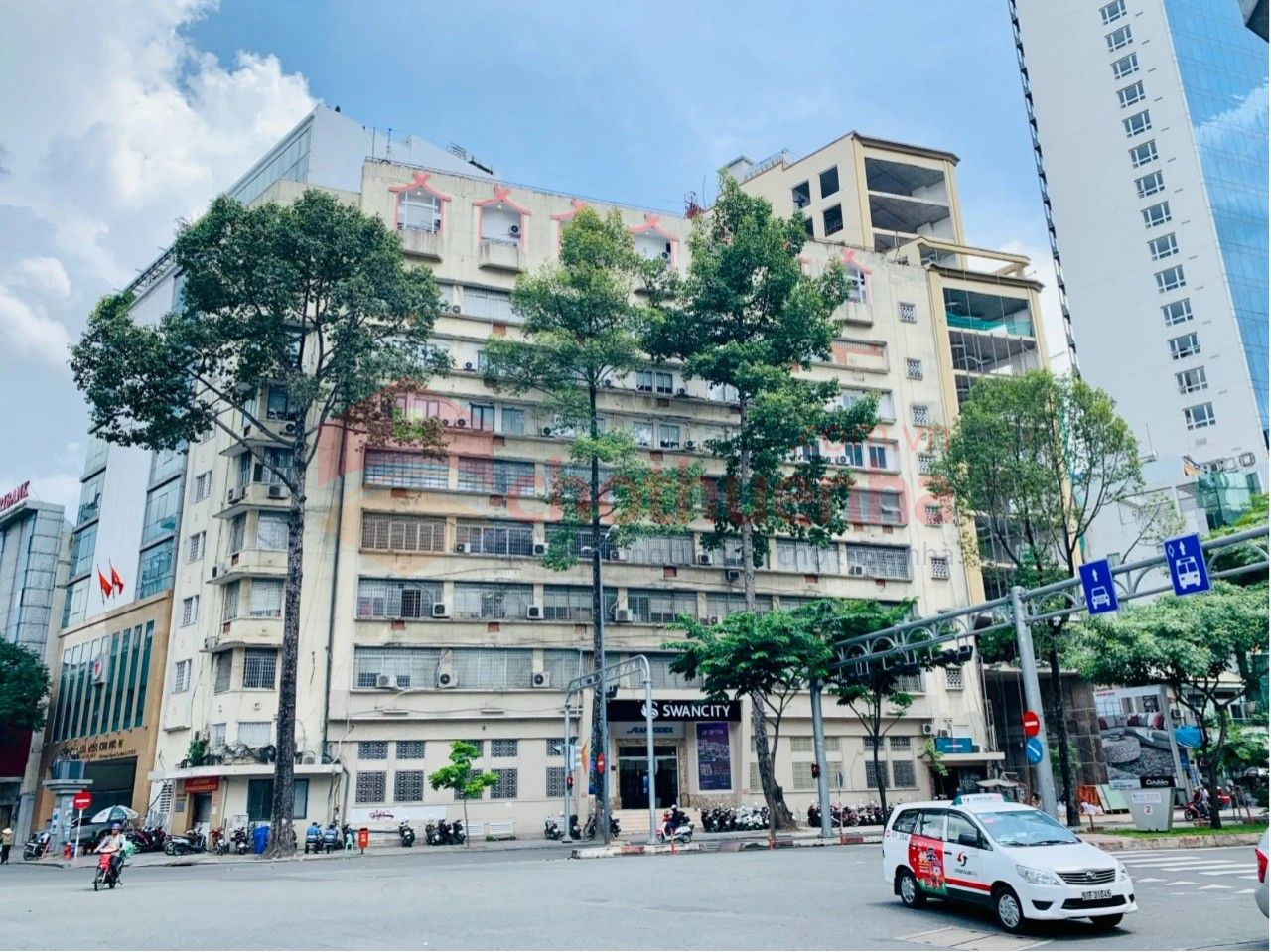 CHO THUÊ GÓC 2 MẶT TIỀN 87 HÀM NGHI & PASTEUR, Q.1, DT: 32X27M