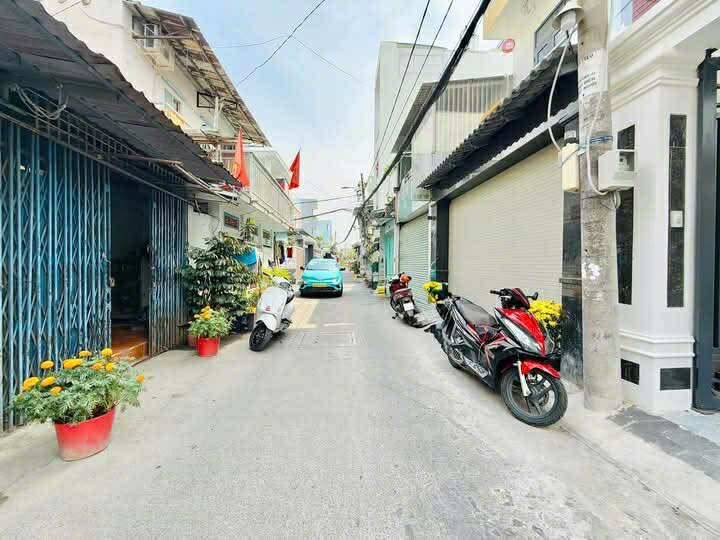 Bán nhà Gò Vấp, gần công viên Làng Hoa, hẻm ôtô thông, diện tích 44m², giá 7,4 tỷ