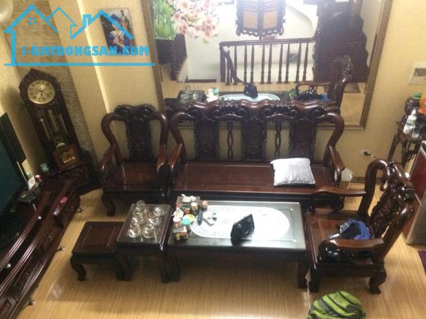 Bán nhà phố Trần Hưu Tước diện tích 42m x4 tầng mặt tiền 4m giá 5,3 tỷ Lh 0911551516