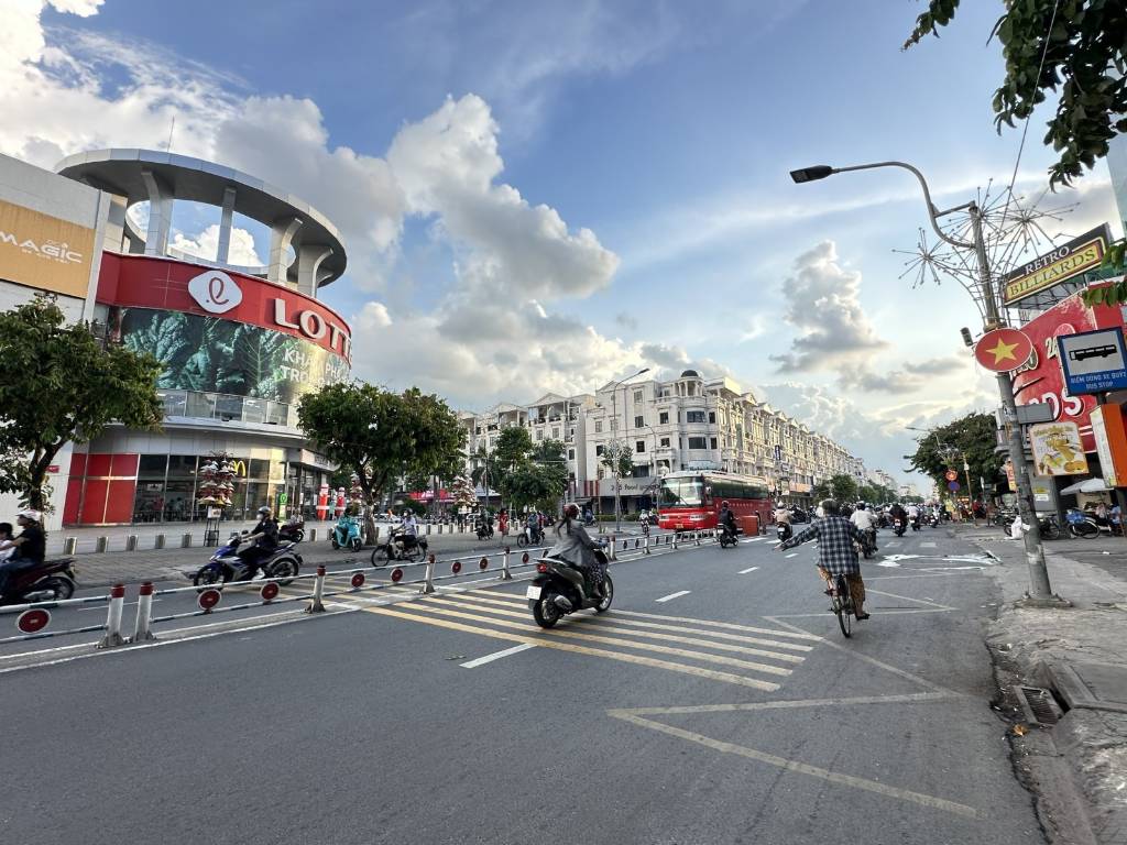Bán chdv Thống Nhất, Gò Vấp, 180m², 27 phòng, doanh thu 2 tỷ năm, lợi nhuận cao