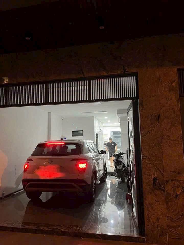 Lệ Mật, Việt Hưng
