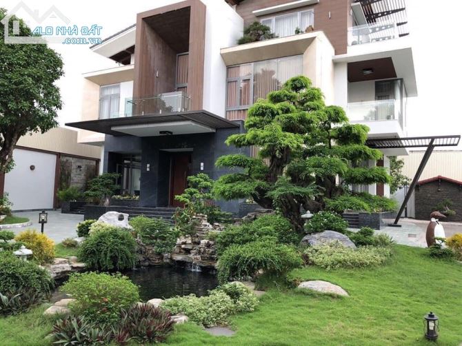 Cần bán gấp biệt thự đường Trần Quôc Thảo, Quận 3, dt: 20x22m trệt 3 lầu thang máy