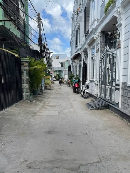 Hẻm 11 Nguyễn Văn Linh
