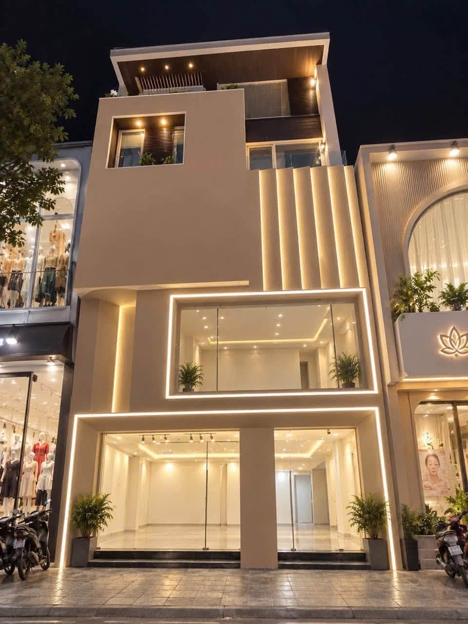 Gần Chợ Xóm Mới