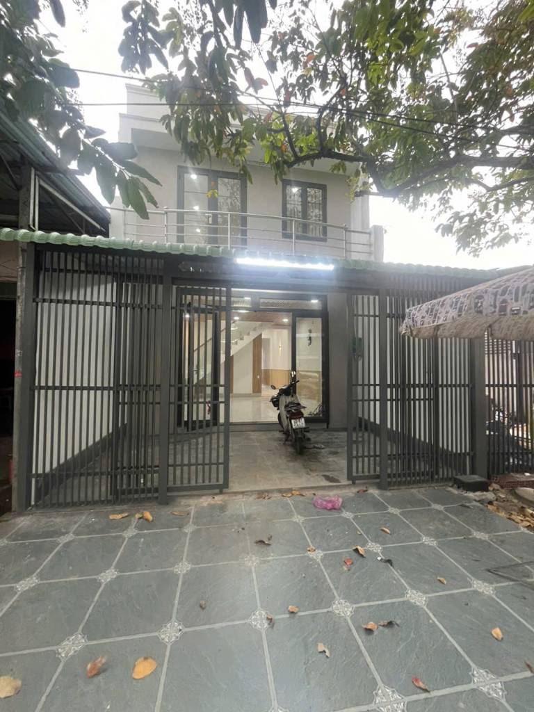 Bán nhà mặt tiền Nguyễn Thị Tồn, Tp Biên Hòa, mặt tiền 12m, vỉa hè rộng, đối diện Công ty Pouchen