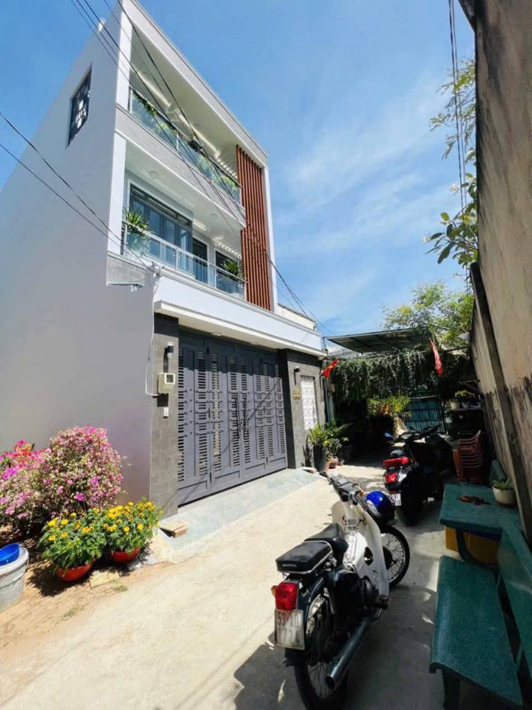 Chủ gửi bán nhà Lê Đình Quản, Quận 2, gần chợ Cây Xoài, hẻm ô tô, nhà 3 lầu ngang 6m