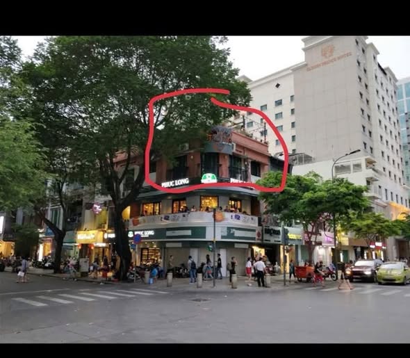 🔥 CHO THUÊ MẶT BẰNG ROOFTOP – GÓC NGUYỄN HUỆ × NGÔ ĐỨC KẾ, QUẬN 1 🔥